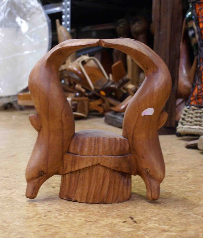 DAUPHINS porte bouteille en bois pour une deco de table originale. artisanat indonesien