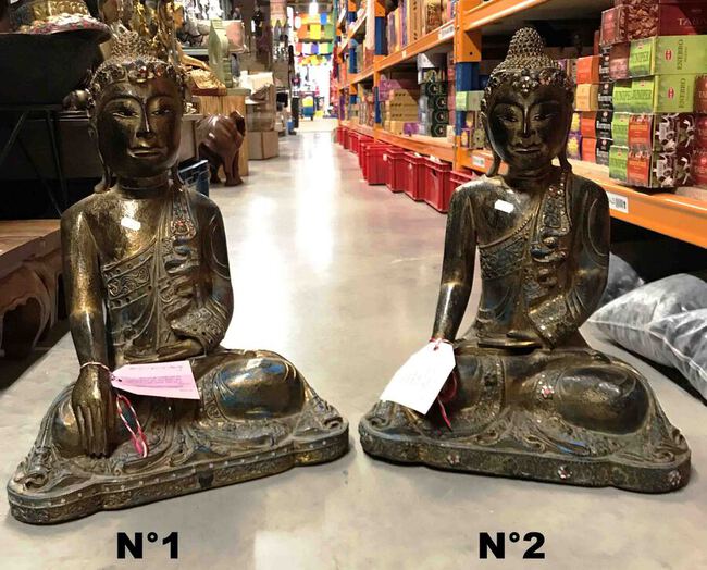 Grande statue de Bouddha assis en bois doré