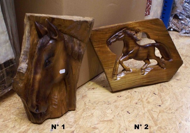 sculpture de cheval en bois, réalisé par un artisan indonésien