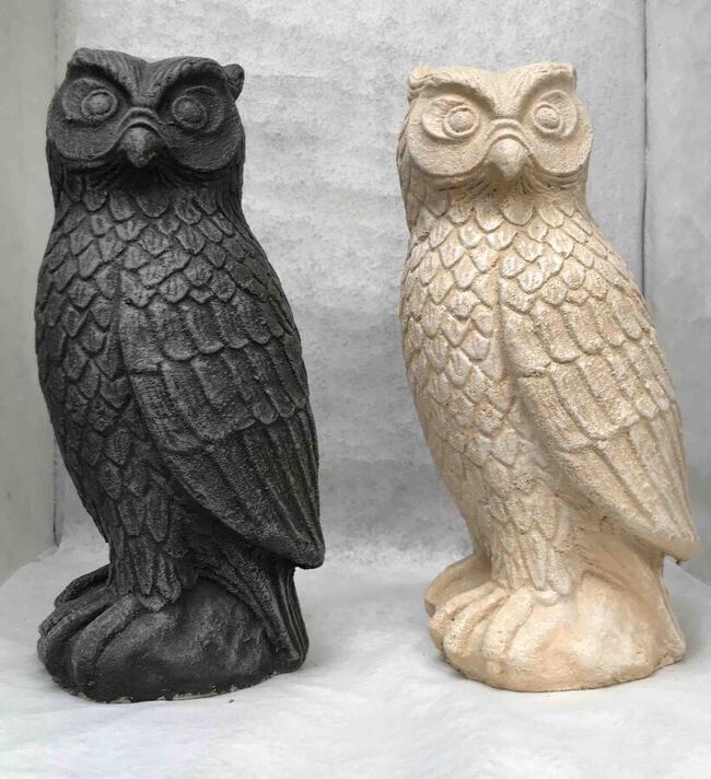Grande statue de hiboux en pierre de lave reconstitu&eacute;e