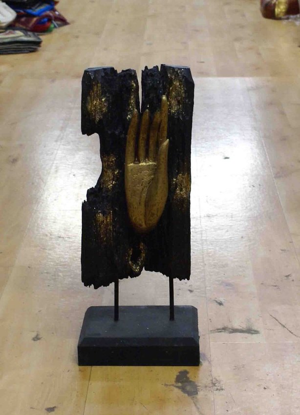 main de Bouddha sur socle en vieux teck