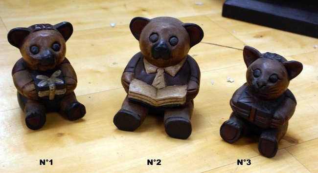 statue de ourson en bois