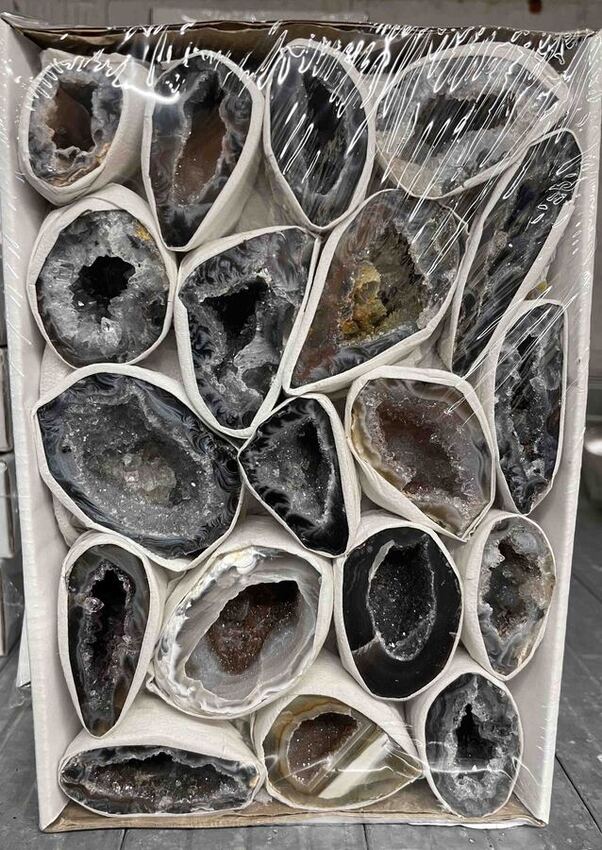 Lot de petite g&eacute;ode en pierre d'agate brute