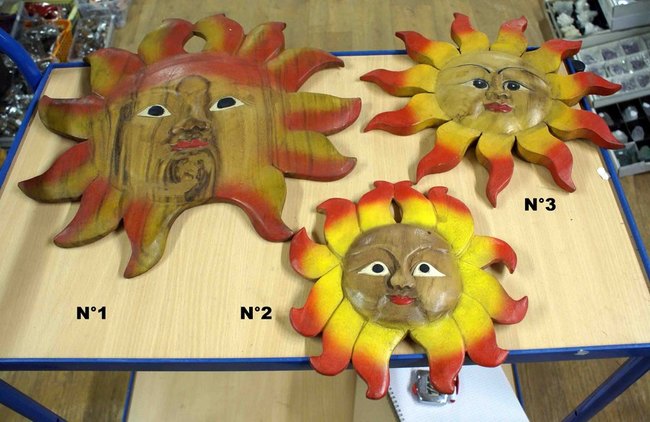 deco soleil en bois peint