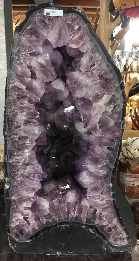 Grande g&eacute;ode d'am&eacute;thyste brut - min&eacute;raux du monde - &eacute;sot&eacute;risme