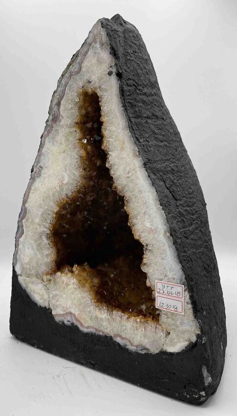 G&eacute;ode creuse de citrine brut du Br&eacute;sil