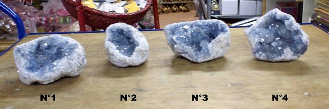 pierre de celestite ou celestine brut geode