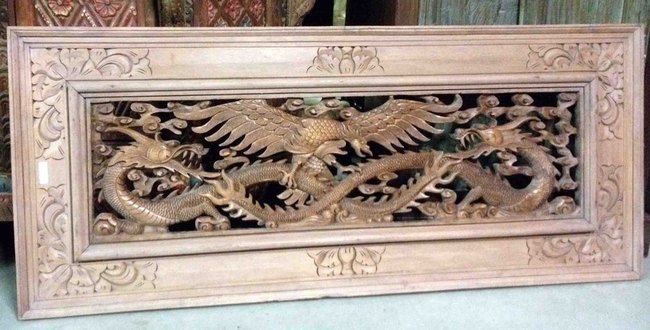 grand cadre dragon sculpt&eacute; en bois de teck
