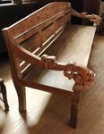 Grand banc en bois sculpté