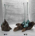 Grand porte plante en verre moulé sur une racine de teck