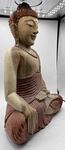 Statue de Bouddha assis en bois sculpté de 2 couleurs