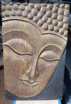 Cadre sculpté et peint d'une tête de Bouddha sur panneau