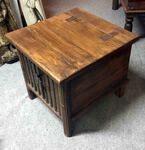 Petit coffre ou malle de rangement en bois ancien