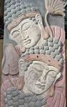 Grand cadre en bois sculpté et peint de 3 têtes de Bouddha