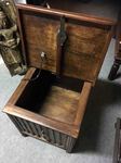 Petit coffre ou malle de rangement en bois
