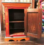 Petit meuble de rangement en bois peint