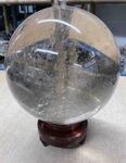 Grosse boule de cristal en cristal de roche naturel