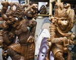 grande statue de Hanuman en bois sculpté