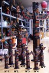 grand ou petit totem en bois des Indiens d'Am&eacute;rique du nord