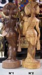 grande statue de femme debout en bois