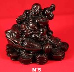 statue de Bouddha sur un crapaud feng shui