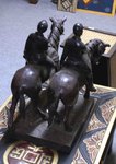 statue de cheval et cavalier en bronze moulé