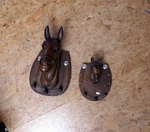 tête de cheval en bois murale porte cravache