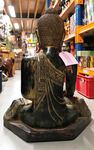 Grande statue de Bouddha assis en bois peint et dor&eacute;