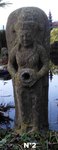 statue fontaine dewi sri en pierre de lave