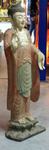 Statue de Bouddha debout en bois peint la main vers lavant