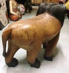 Grande statue de lion rugissant en bois de suar