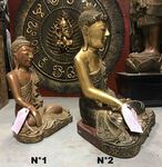 Petite statue de Bouddha assis en bois peint et dor&eacute;