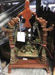 Ganesh en bronze sur une balançoire