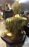 Grand Bouddha assis doré en bois avec mosaïque de verre