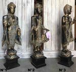 Petite statue de Bouddha debout en bois doré avec mosaïque de verre