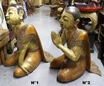 grande statue de moine en pri&egrave;re