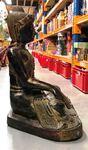 Grande statue de Bouddha assis en bois peint et dor&eacute;