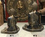 Petite statue de Bouddha assis en bois peint et dor&eacute;