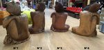 Petite statue de Bouddha assis la tête sur le genoux en bois noble Indonésien