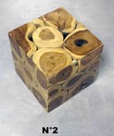 Petit tabouret ou assise en bois de teck et rondin