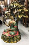 Grande statue de Bouddha assis sous l'arbre de la Bodhi en bronze