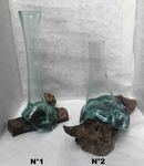 Porte plante en verre moulé sur une racine bois de teck