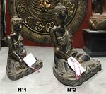 Petite statue de Bouddha assis en bois peint et dor&eacute;